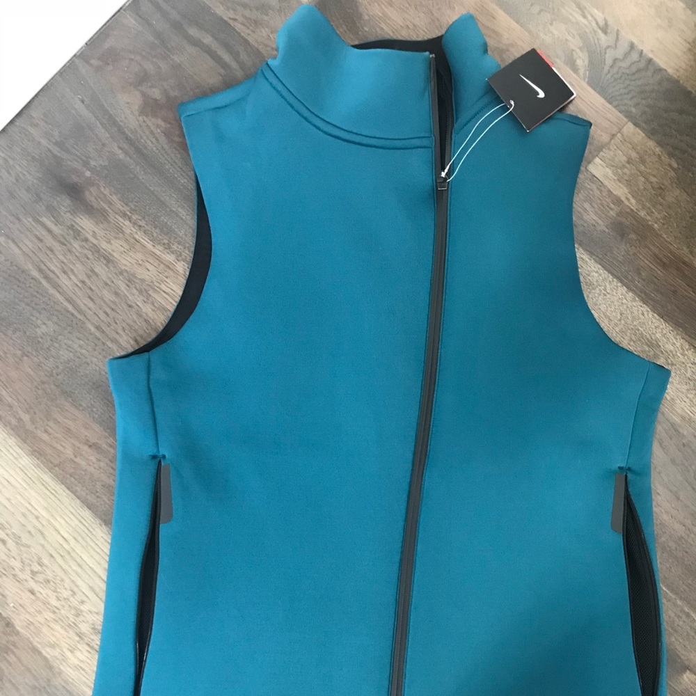 NWT Nike women’s vest size L